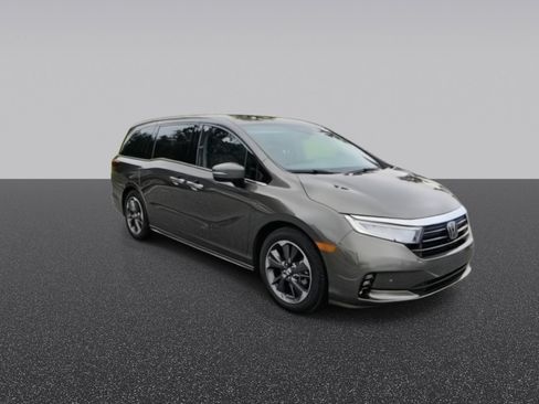 Used 2023 Honda Odyssey Elite image 3
