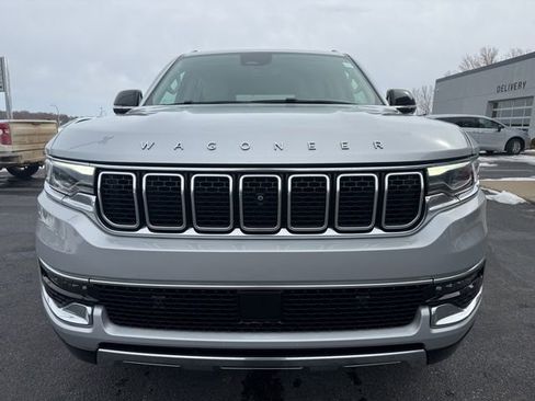 Used 2023 Jeep Wagoneer Series III w/ Premium Group I image 3