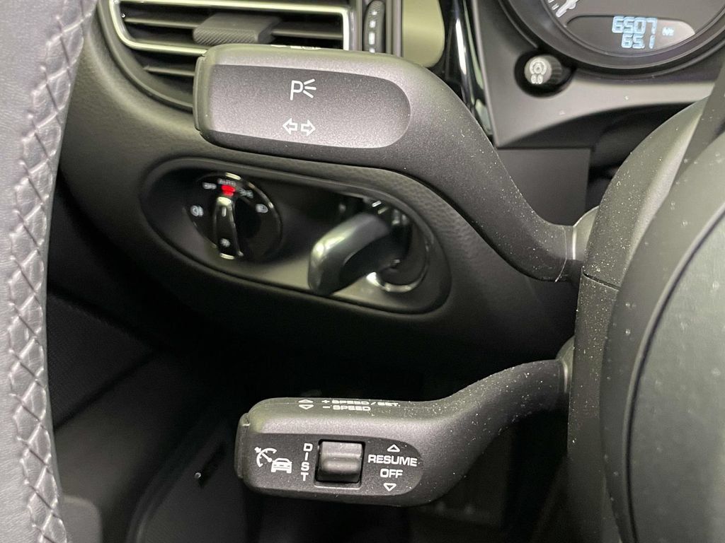 Certified 2026 Porsche Macan AWD/4WD image 42