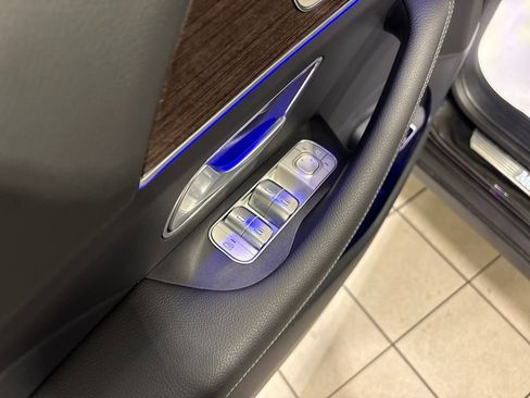 Used 2025 Mercedes-Benz GLE 450e 4MATIC image 11