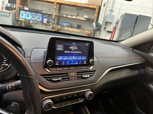 Used 2021 Nissan Altima 2.5 SR w/ SR Premium Package image 32