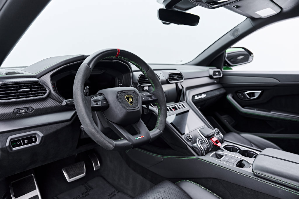 Used 2023 Lamborghini Urus Performante AWD/4WD image 2