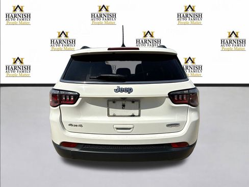 Used 2018 Jeep Compass Latitude w/ Popular Equipment Group AWD/4WD image 4