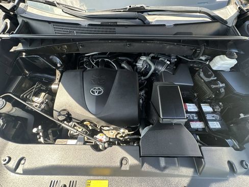 Used 2019 Toyota Highlander XLE FWD image 34