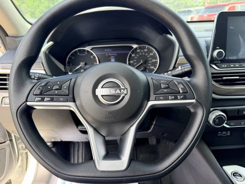 Used 2024 Nissan Altima 2.5 SV AWD/4WD image 19