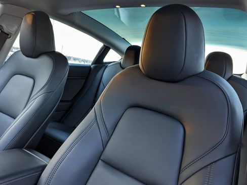 Used 2023 Tesla Model 3 Standard Range image 17