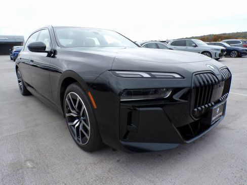 Certified 2025 BMW i7 eDrive50 w/ M Sport Package image 1