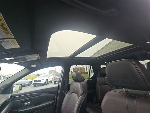 Used 2025 Honda Pilot Black Edition image 15