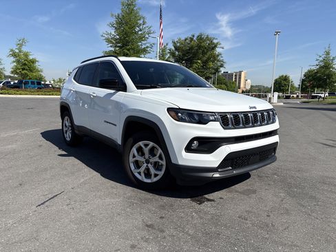 Certified 2025 Jeep Compass Latitude image 2