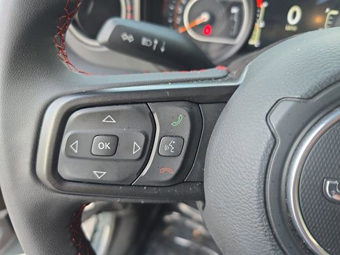 Used 2025 Jeep Wrangler Unlimited Rubicon image 19