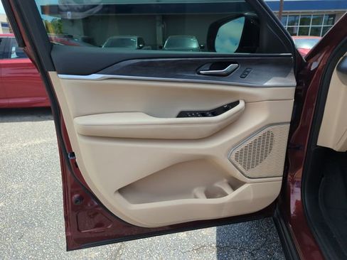 Used 2022 Jeep Grand Cherokee Limited AWD/4WD image 17