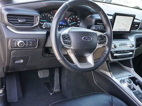 Used 2022 Ford Explorer XLT w/ Equipment Group 202A AWD/4WD image 14