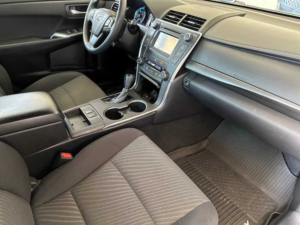 Used 2016 Toyota Camry LE FWD image 14