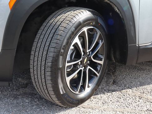 Used 2025 Chevrolet TrailBlazer LT FWD image 17
