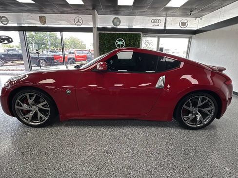 Used 2016 Nissan 370Z Coupe RWD image 2