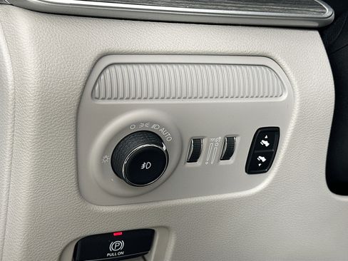 Used 2022 Jeep Wagoneer Series II w/ Premium Group I RWD image 10