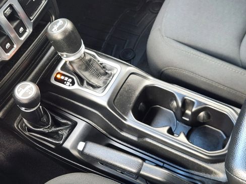 Used 2018 Jeep Wrangler Sport AWD/4WD image 36