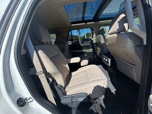 Used 2022 Ford Expedition XLT image 30
