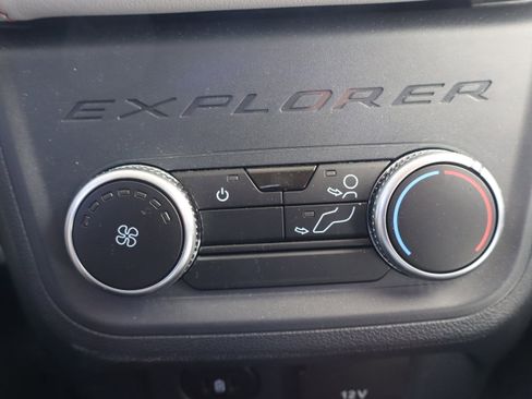 Used 2025 Ford Explorer Active w/ Active Comfort Package image 23