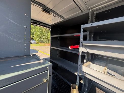 Used 2015 Chevrolet Express 2500 RWD image 19