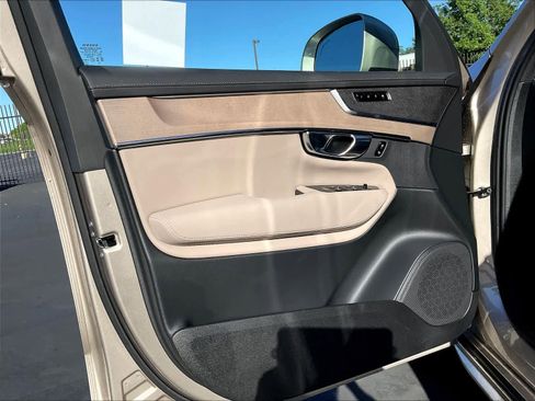 New 2026 Volvo XC90 B5 Plus w/ Protection Package image 24