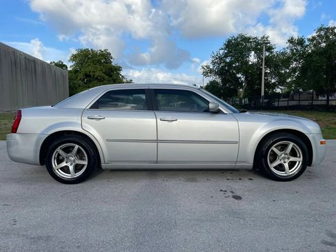 Used 2008 Chrysler 300 LX RWD image 5