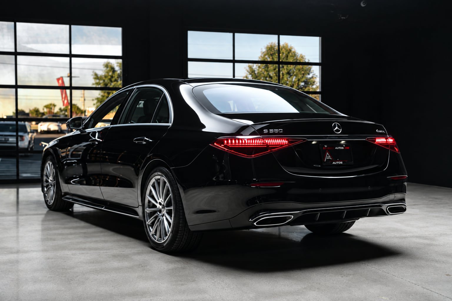 Used 2022 Mercedes-Benz S 500 4MATIC w/ AMG Line Package image 8