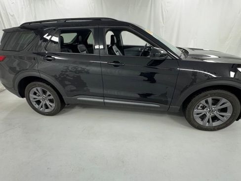 Used 2024 Ford Explorer XLT w/ Equipment Group 202A AWD/4WD image 2