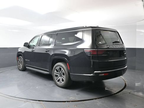 Used 2024 Jeep Wagoneer L Series II w/ Flexible Seating Group AWD/4WD image 12