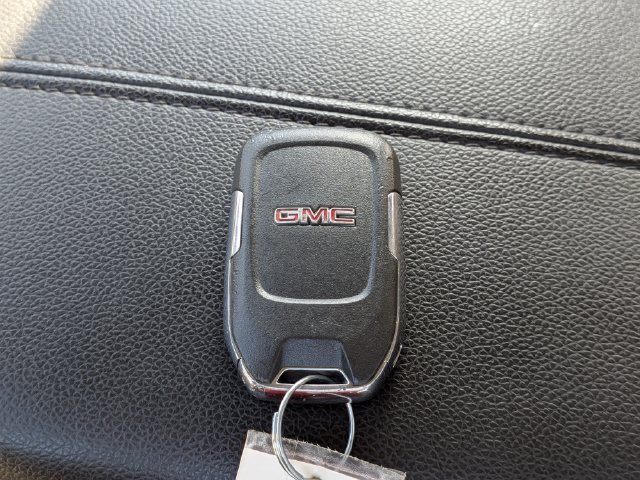 Used 2024 GMC Terrain SLT AWD/4WD image 31