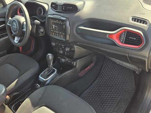 Certified 2023 Jeep Renegade Trailhawk AWD/4WD image 19
