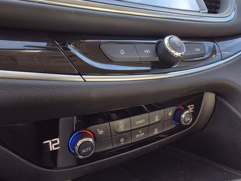 Used 2021 Buick Enclave Essence image 18