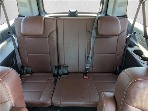 Used 2020 Chevrolet Suburban Premier w/ Premier Plus Edition image 23