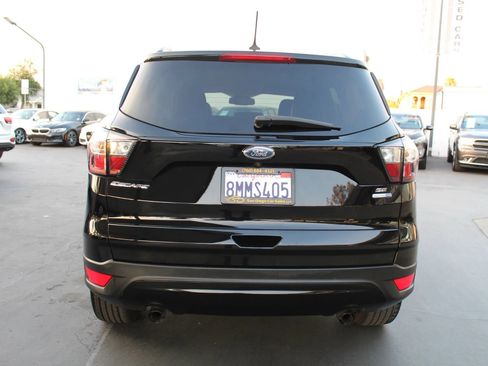 Used 2018 Ford Escape SE w/ Ford Safe & Smart Package AWD/4WD image 4