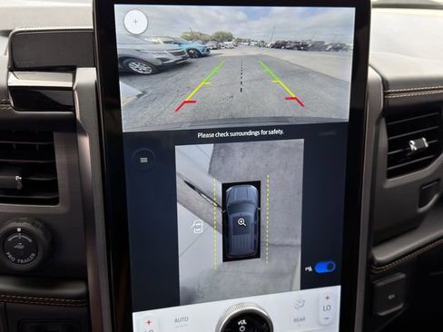 Used 2023 Ford Expedition Platinum image 19