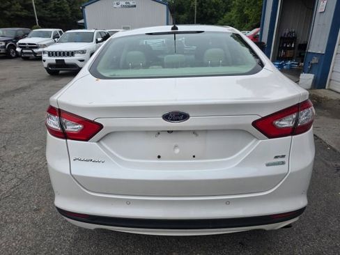 Used 2014 Ford Fusion SE FWD image 6