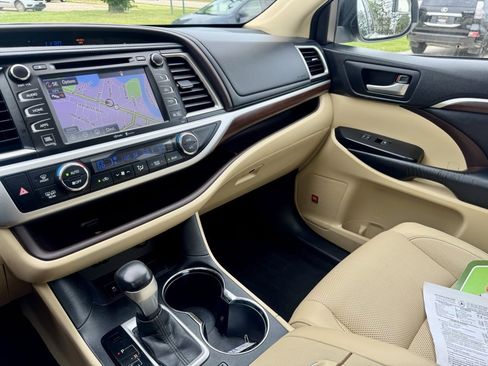 Used 2015 Toyota Highlander Limited image 38