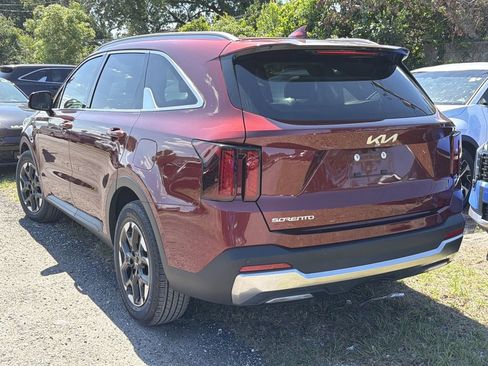 Certified 2025 Kia Sorento S w/ Panoramic Sunroof Package FWD image 5