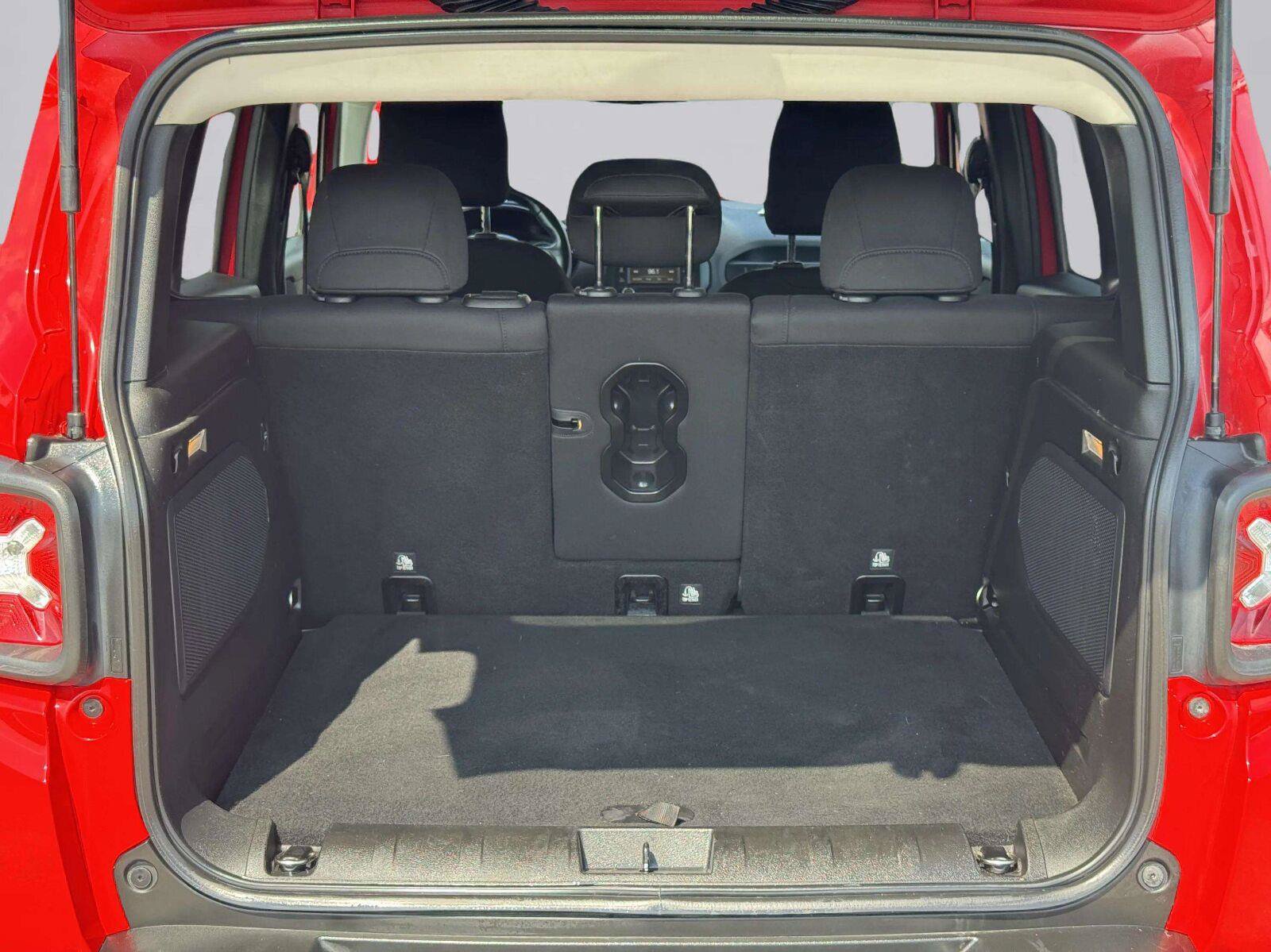 Used 2015 Jeep Renegade Latitude w/ Popular Equipment Group FWD image 55