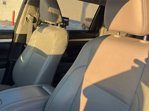 Used 2017 Toyota Highlander XLE image 19