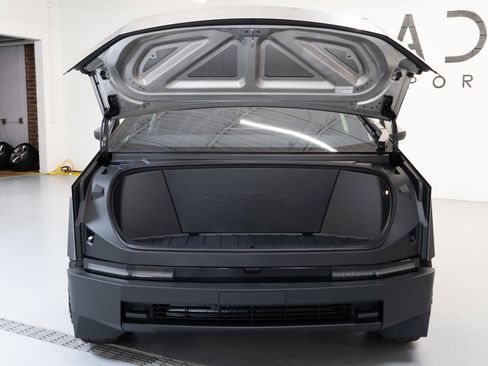 Used 2024 Tesla Cybertruck AWD Crew Cab image 33