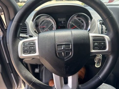 Used 2019 Dodge Grand Caravan GT FWD image 4