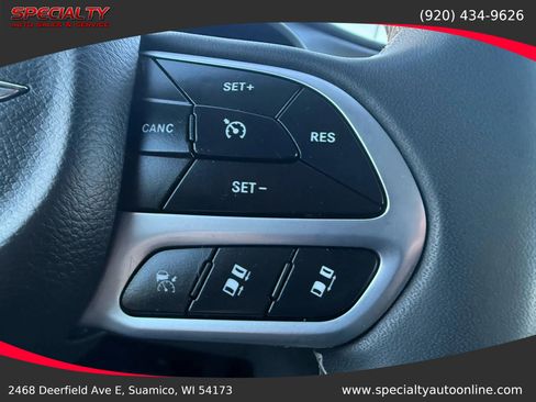 Used 2022 Chrysler Pacifica Touring-L image 17