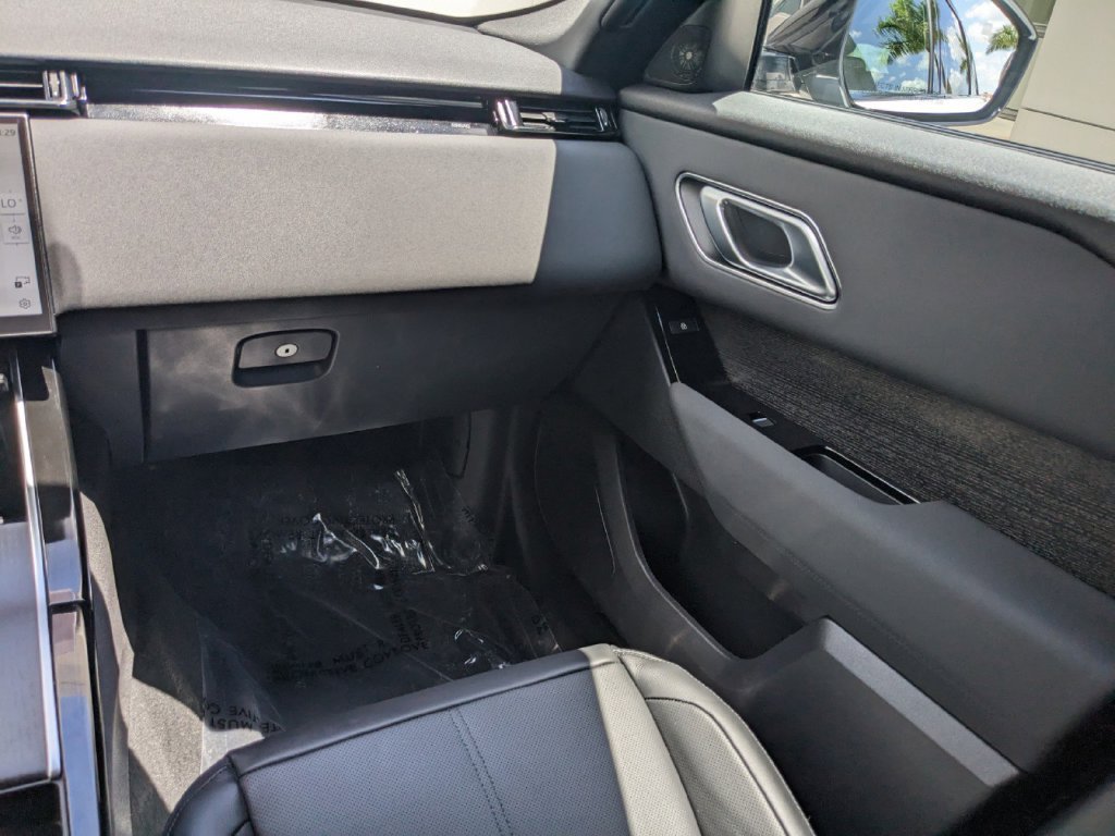 New 2025 Land Rover Range Rover Velar Dynamic SE AWD/4WD image 15