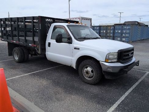 Used 2004 Ford F350 XL image 3