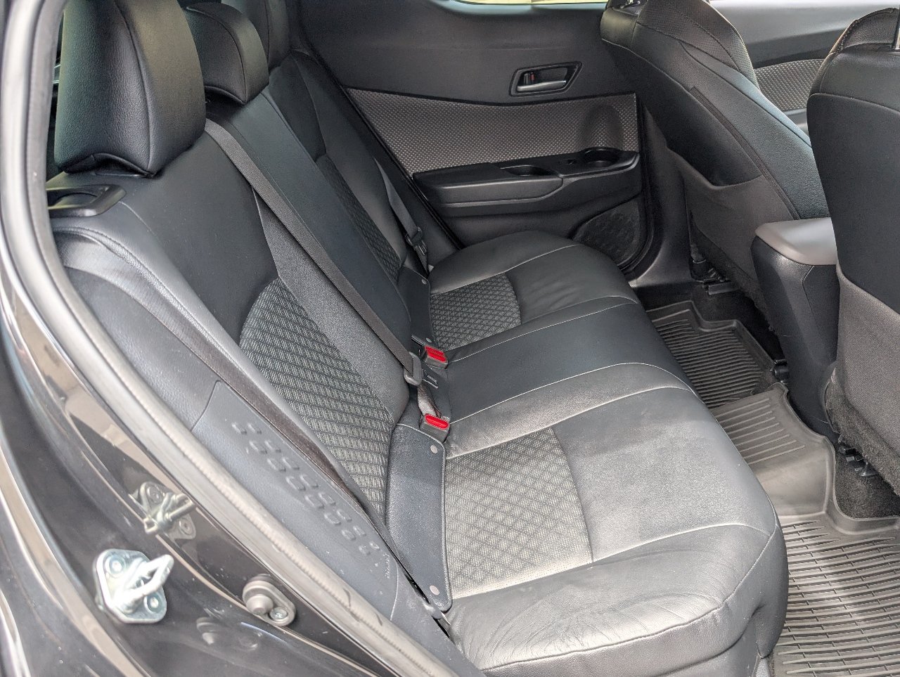 Used 2022 Toyota C-HR Limited FWD image 5