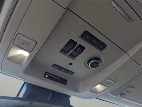 Used 2018 GMC Yukon SLT w/ Premium Edition image 26