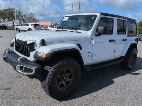 Used 2021 Jeep Wrangler Unlimited Sahara AWD/4WD image 8