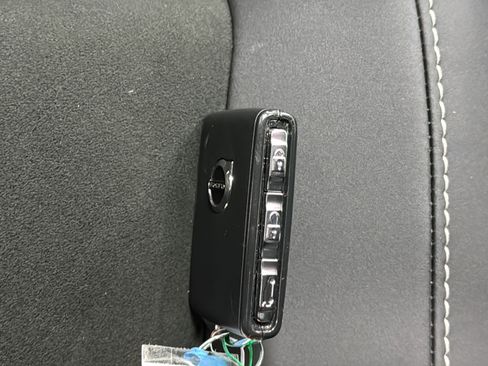Used 2023 Volvo XC40 B5 Plus AWD/4WD image 21