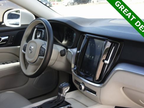 Used 2020 Volvo S60 T6 Momentum image 36